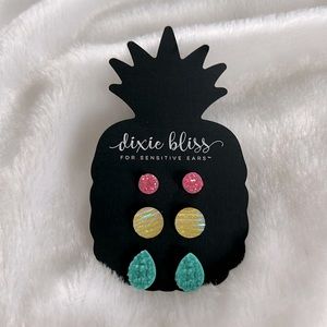 Set of 3 post earnings